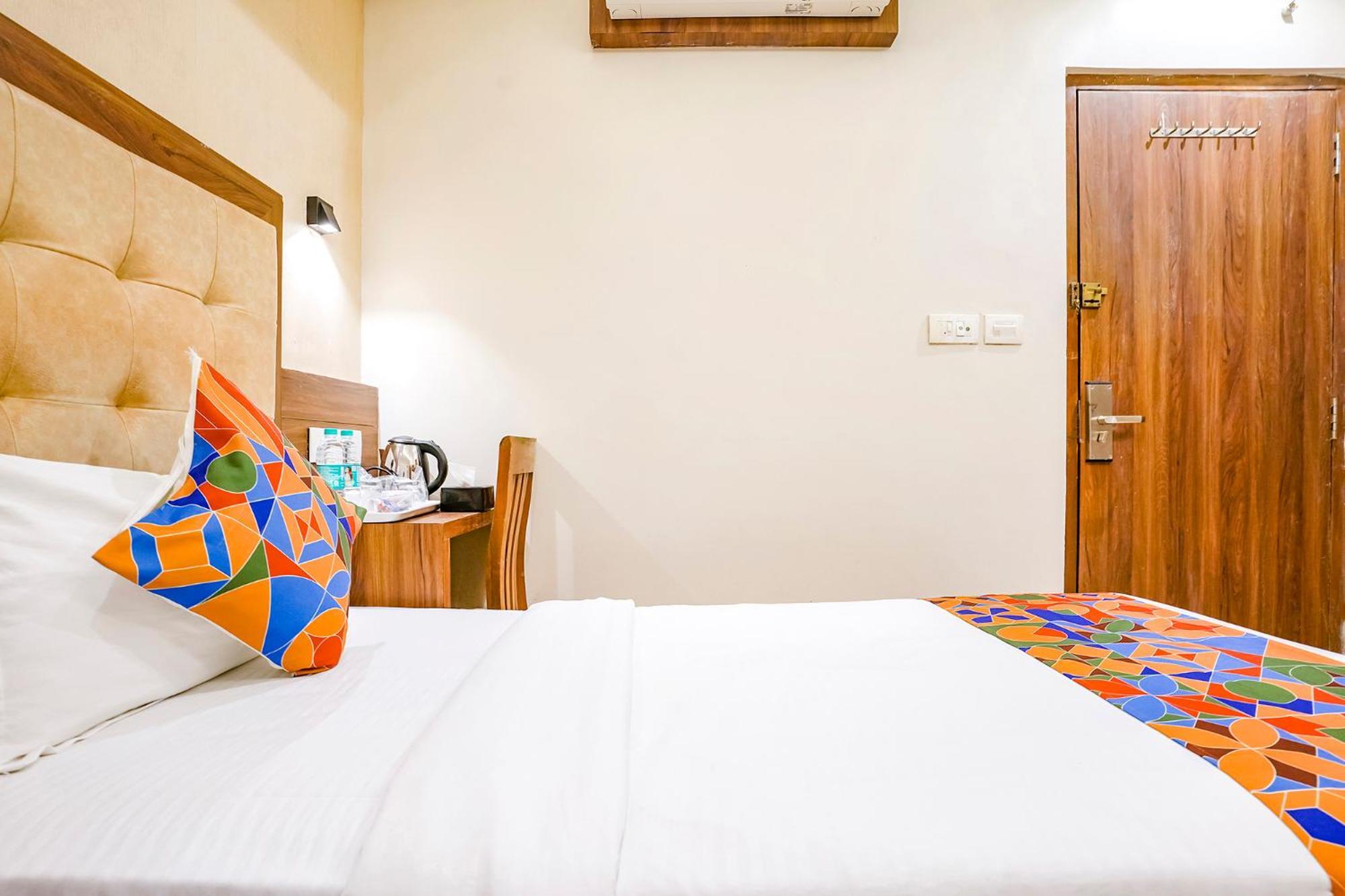 Fabhotel Amber Palace - Nr Fort & Csmt Station Mumbai Bagian luar foto